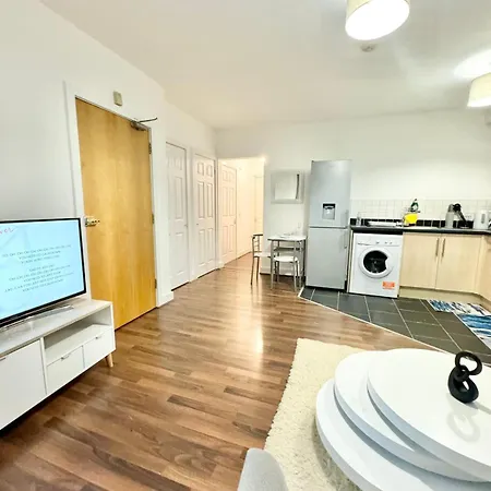 Cozy Southampton Apt With Free Parking Exterior photo
