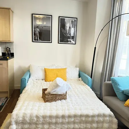 Cozy Southampton Apt With Free Parking Exterior photo